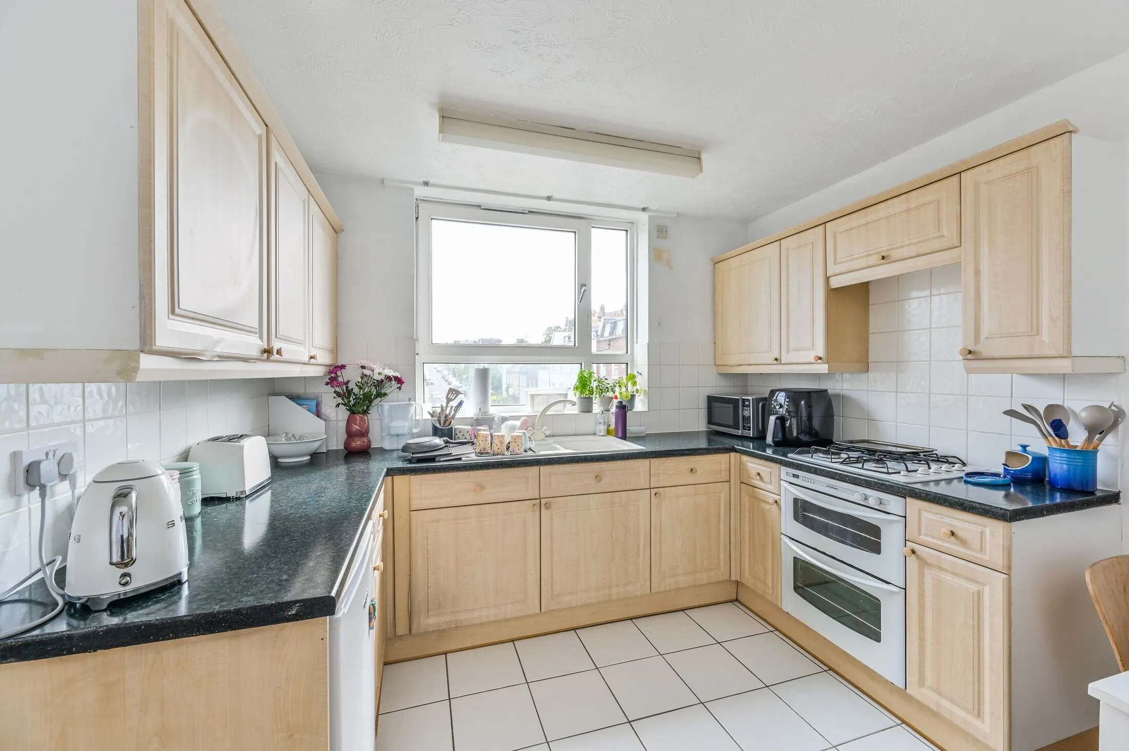 Flat Halston Close in Greater London