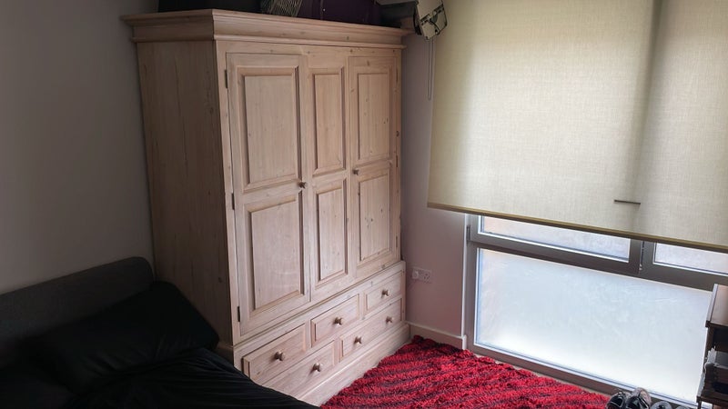 Room Hannaford Walk in Greater London