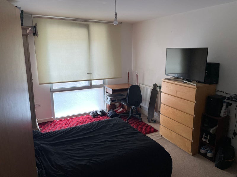 Room Hannaford Walk in Greater London