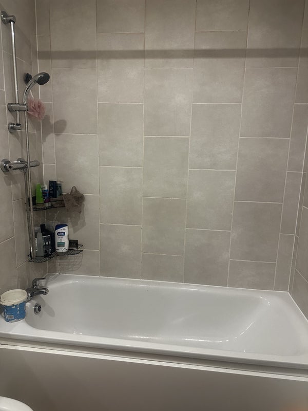 Room Hannaford Walk in Greater London
