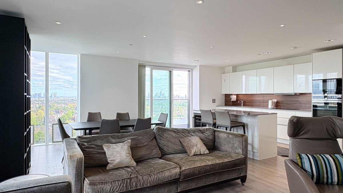 Flat Devan Grove in Greater London