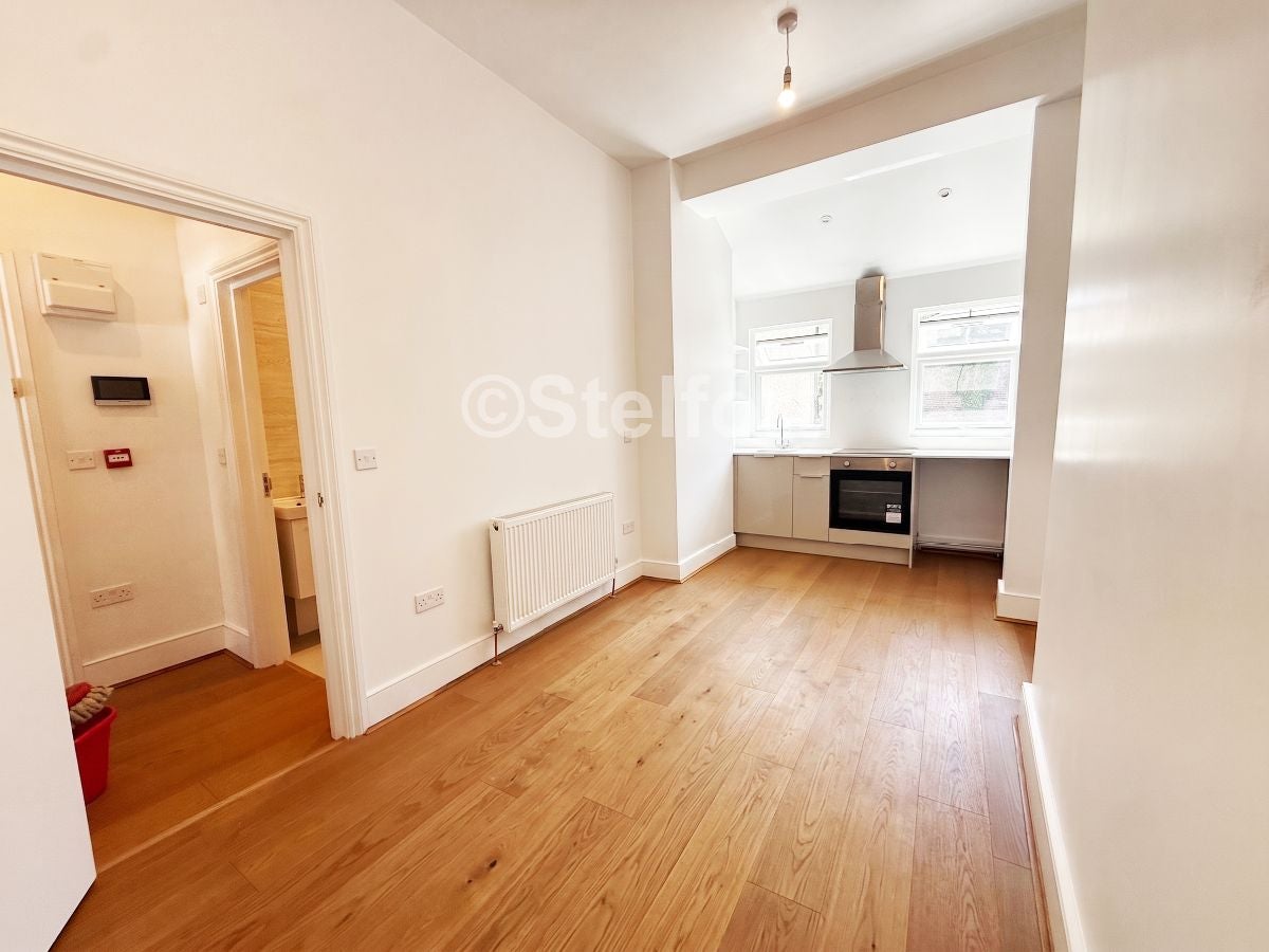 Flat Newick Road in Greater London