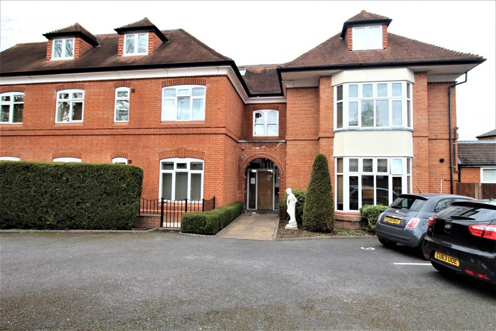 Flat Egham Hill in Borough of Runnymede