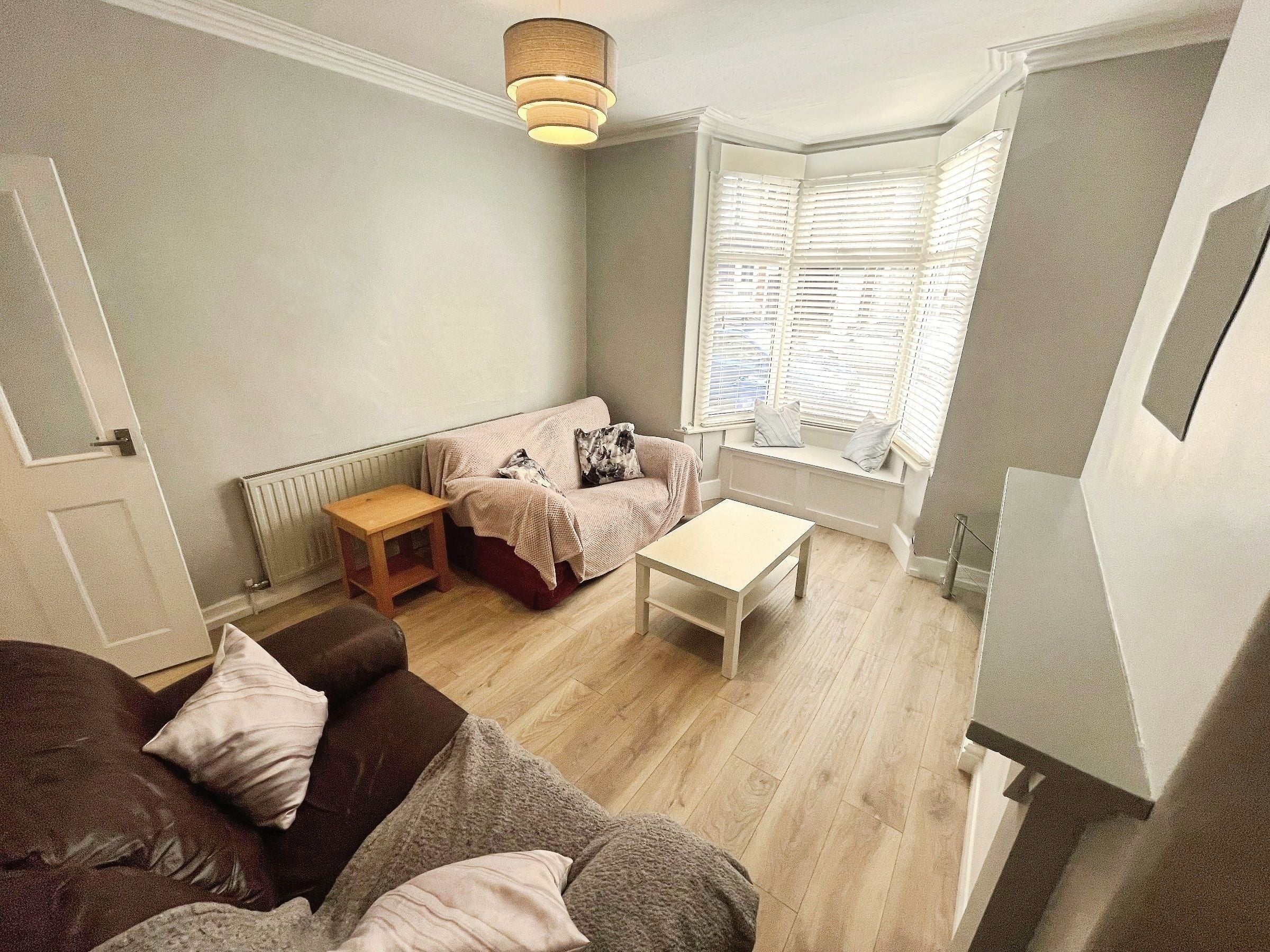 Room Harefield Road in Sheffield