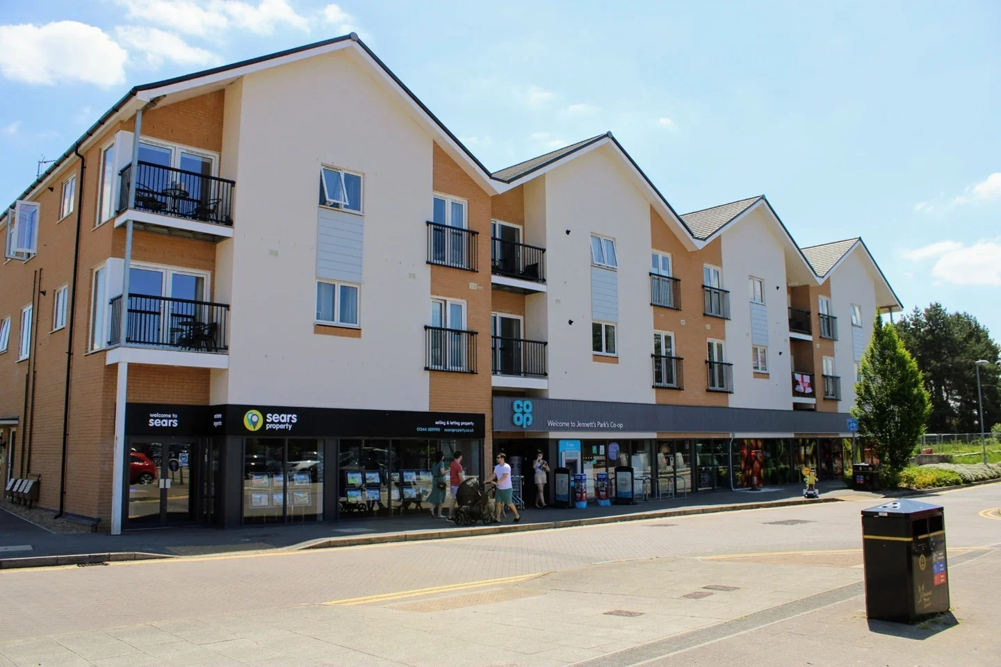 Flat Falcon Way in Bracknell