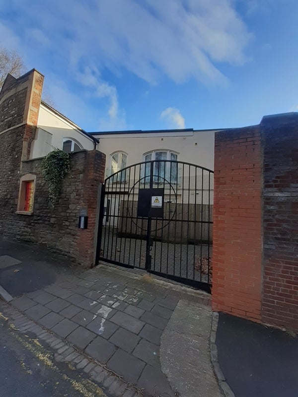 Flat Saint Matthias Park in Bristol