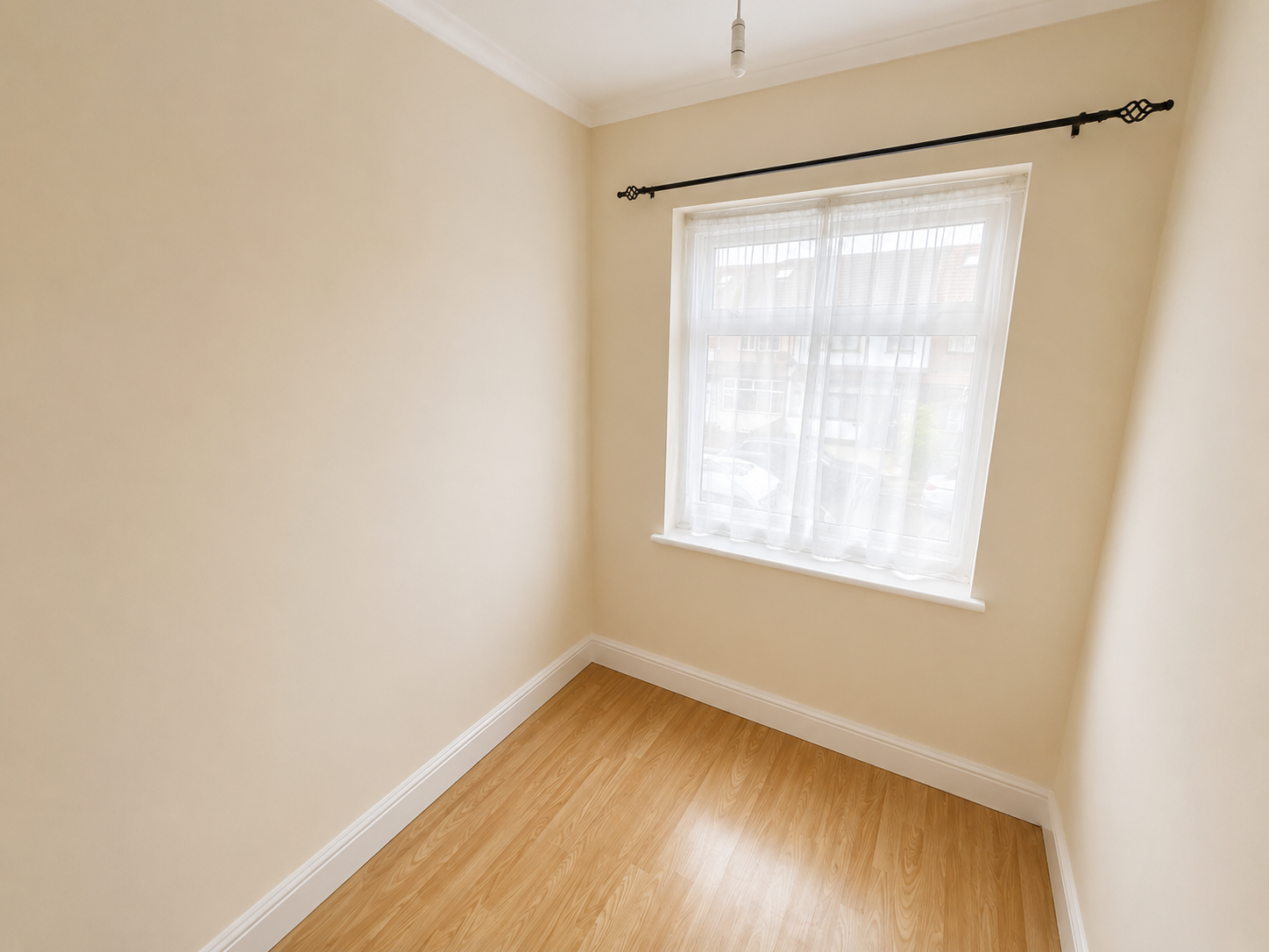 Flat Hampton Road in Greater London
