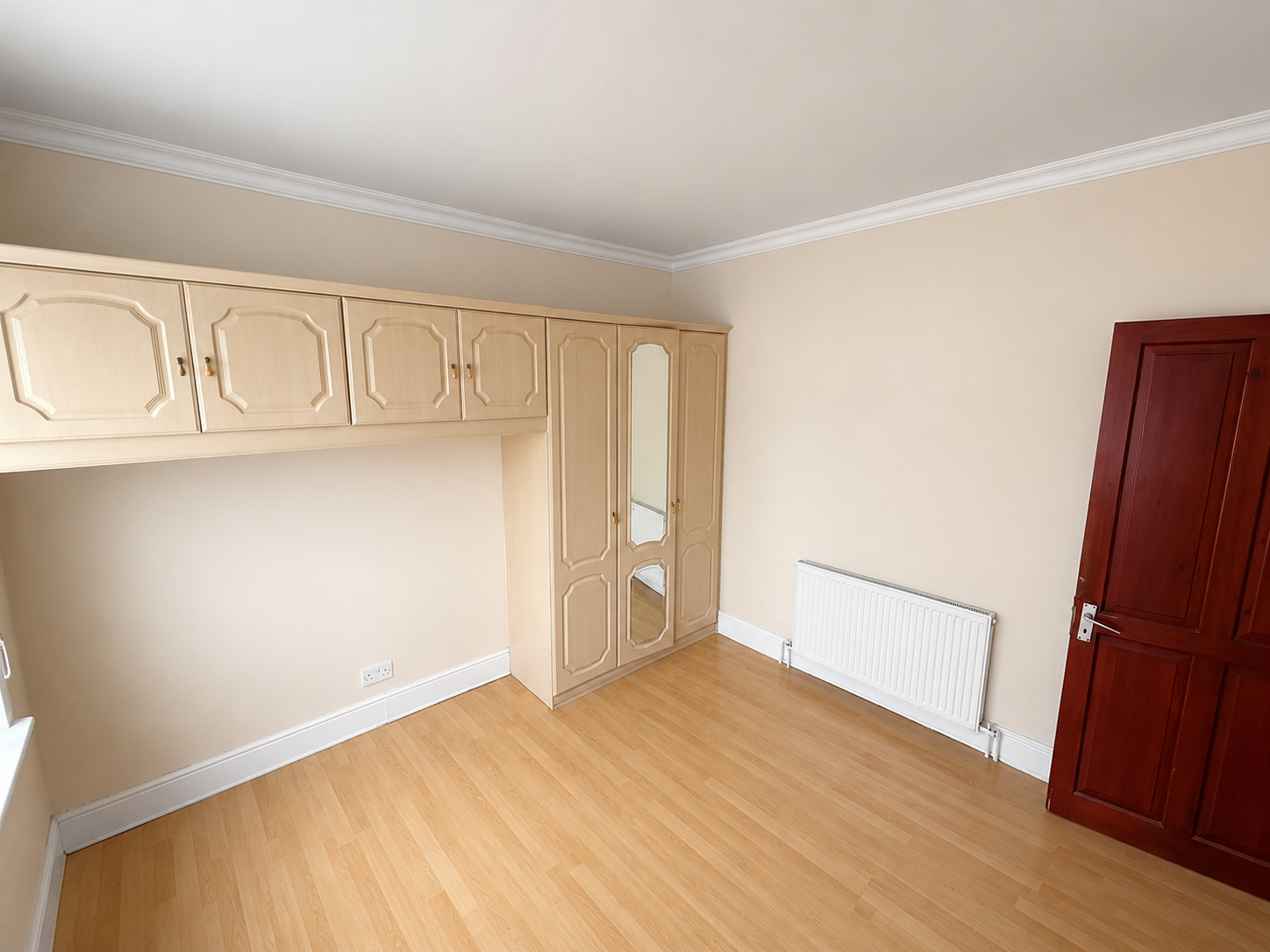 Flat Hampton Road in Greater London