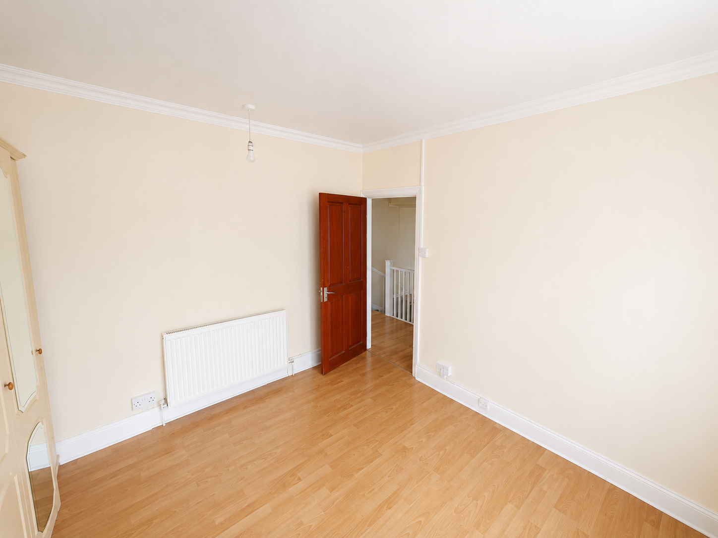 Flat Hampton Road in Greater London