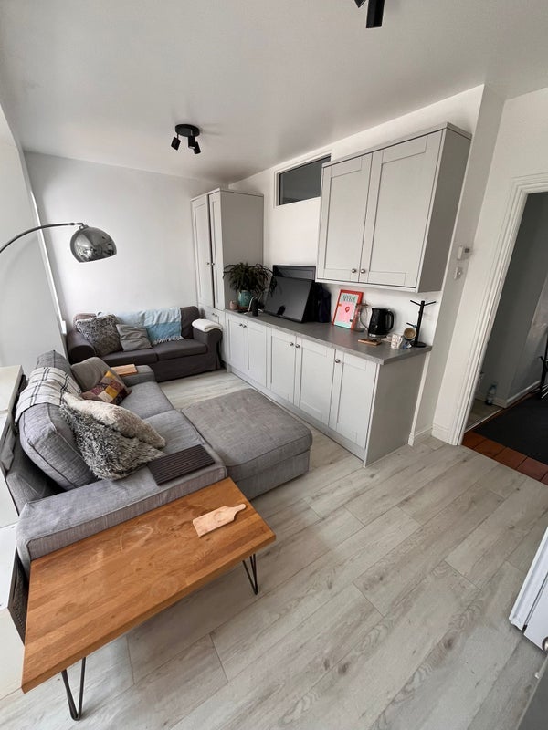 Room Hillbrook Road in Greater London