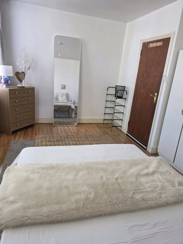 Room Jedburgh Road in Greater London