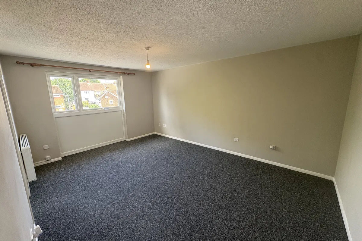 Flat Cozens Lane East in Broxbourne