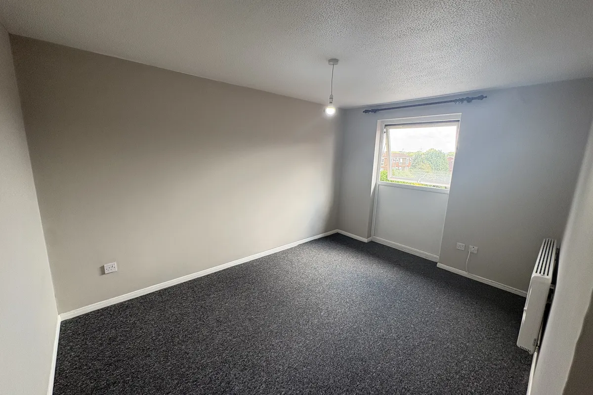 Flat Cozens Lane East in Broxbourne