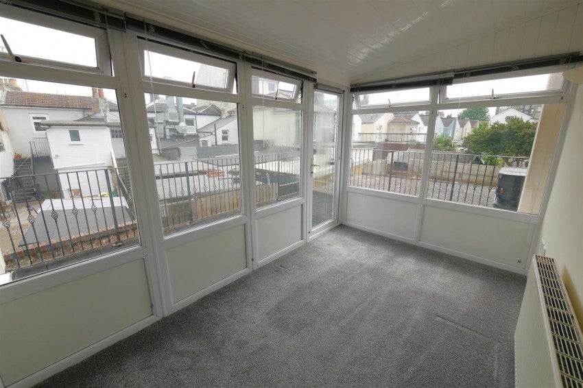 Flat Tarring Road in Worthing
