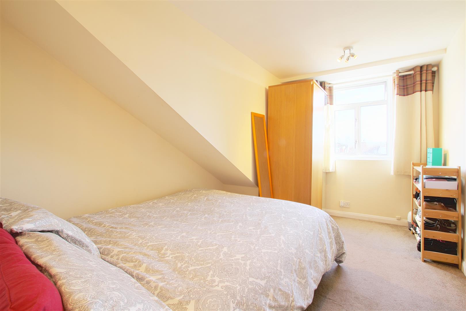 Flat Graham Avenue in Greater London