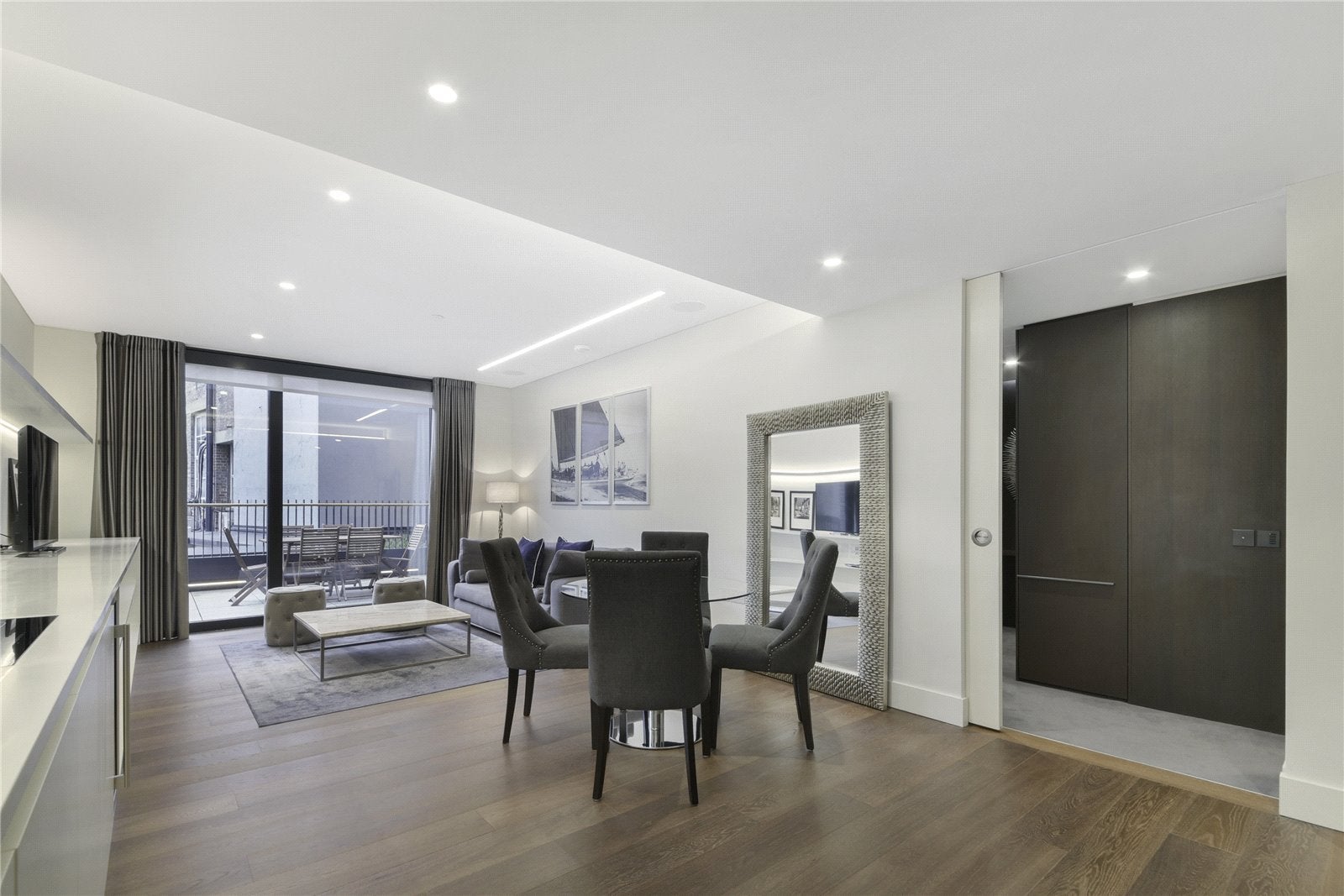 Flat Rathbone Place in City of Westminster