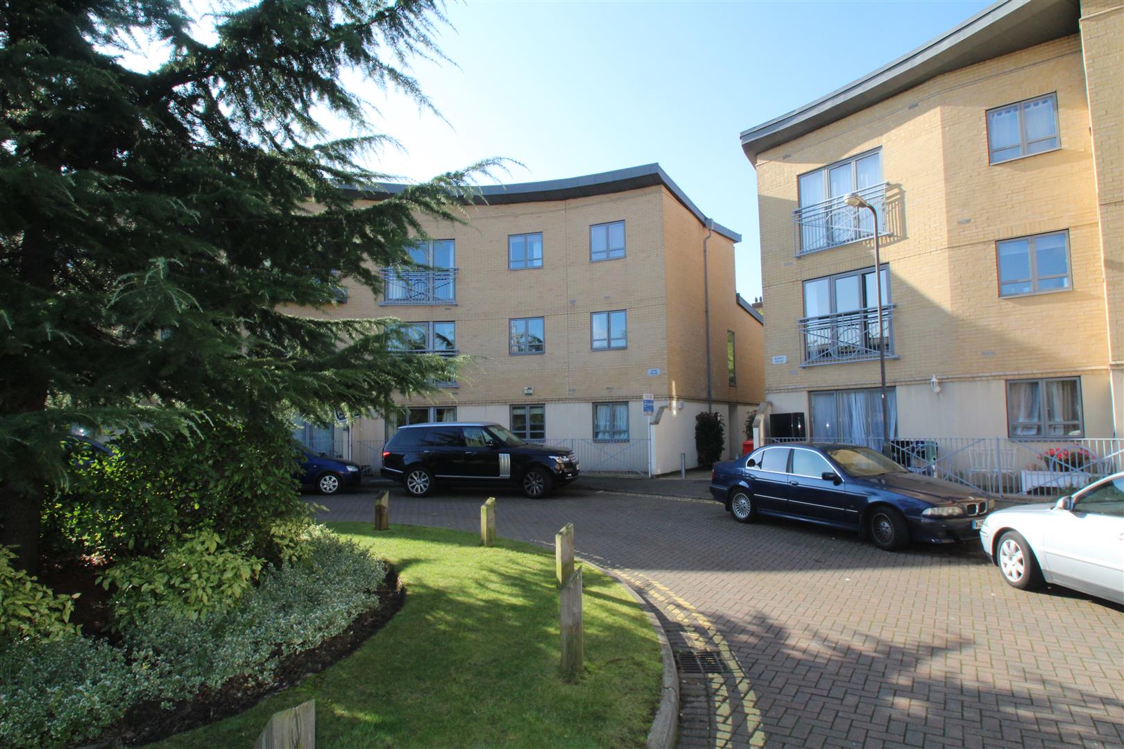 Flat Sovereign Place in Greater London