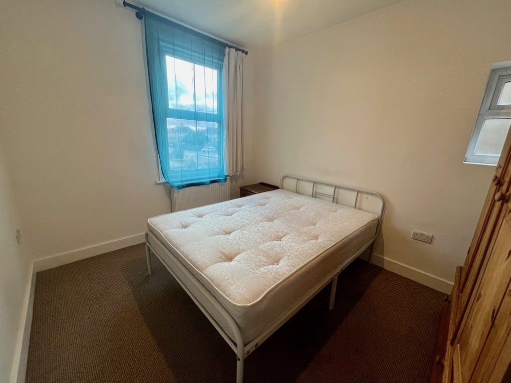 Room Staines Road in Greater London