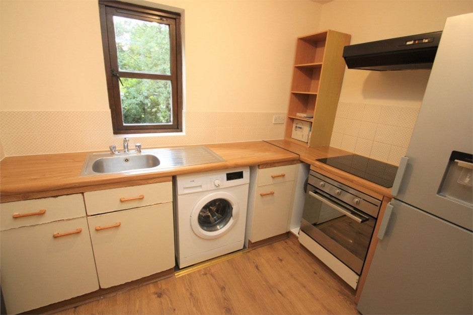 Room Waterside in Greater London
