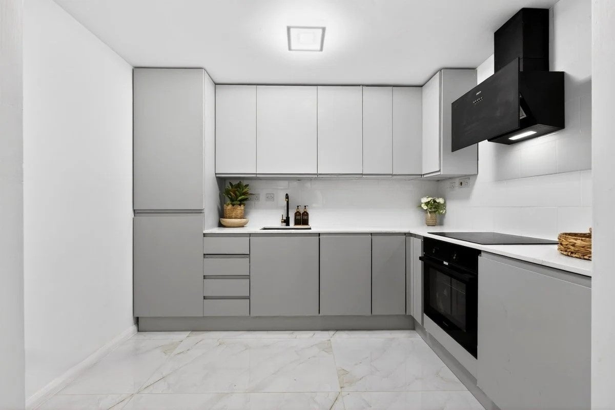 Flat Elgin Road in Greater London