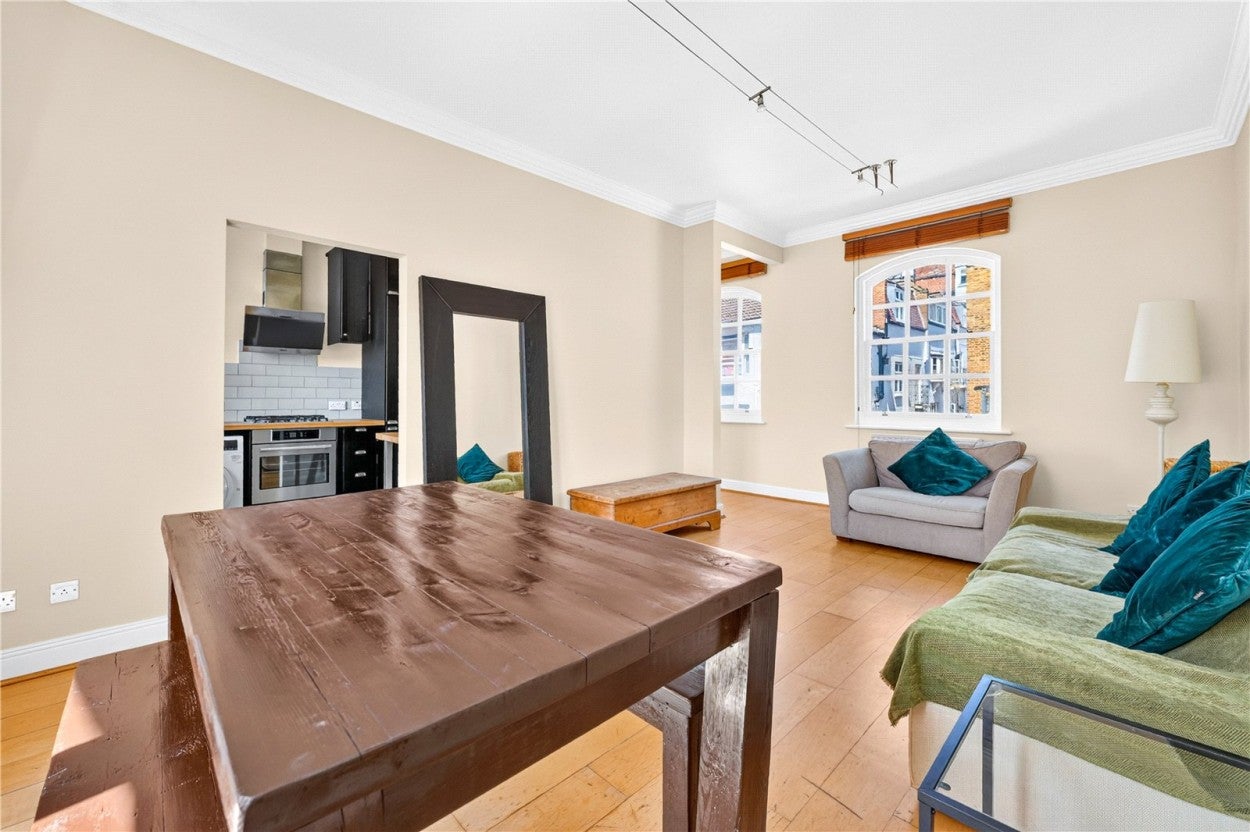 Flat New End in Greater London