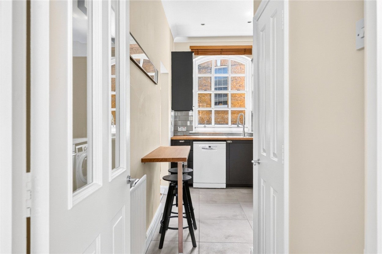 Flat New End in Greater London