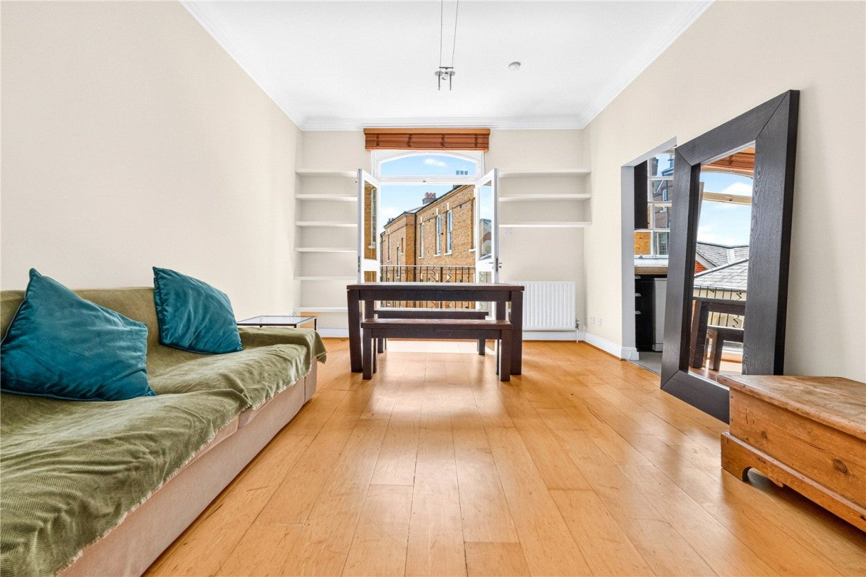 Flat New End in Greater London