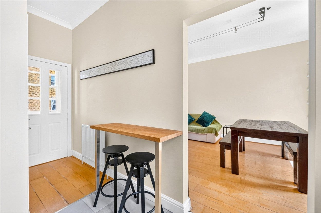 Flat New End in Greater London