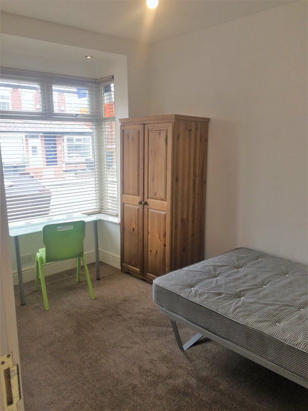 Room Gristhorpe Road in Birmingham
