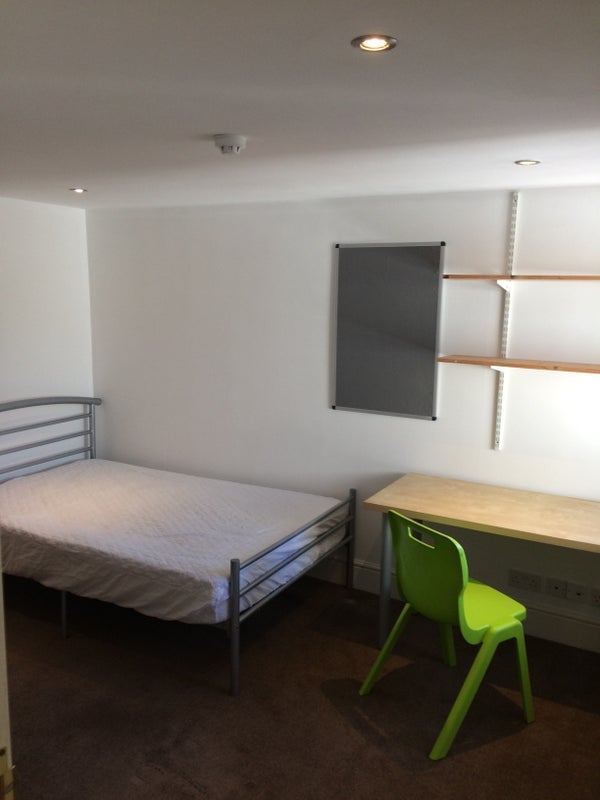 Room Gristhorpe Road in Birmingham
