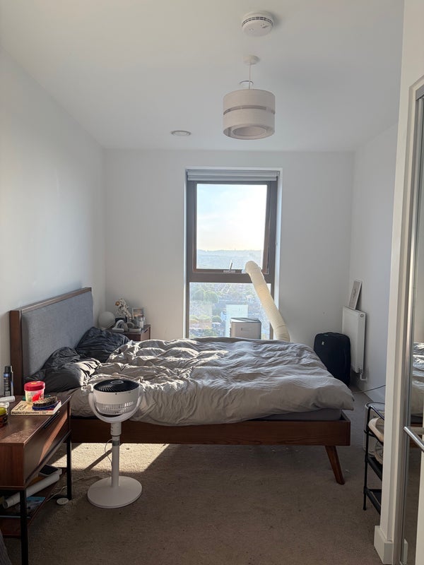 Room High Road in Greater London