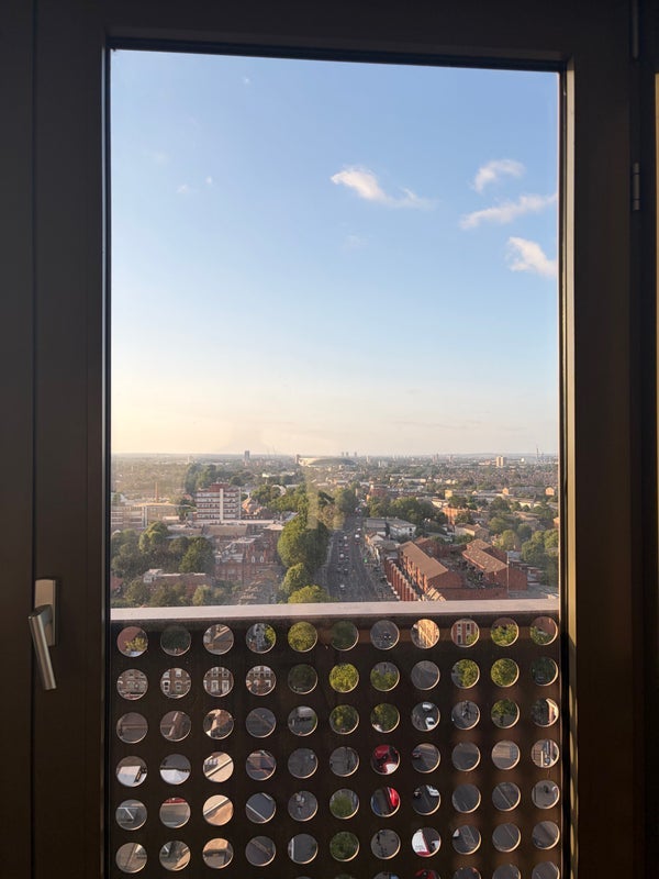 Room High Road in Greater London