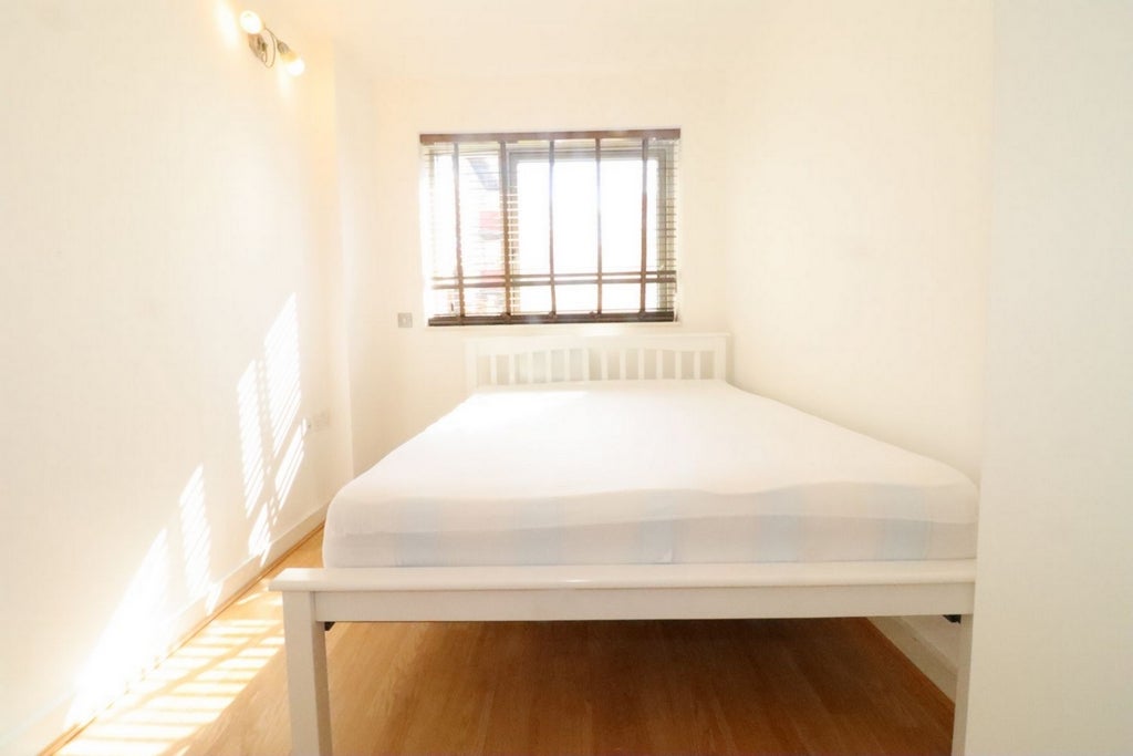 Room Globe Road in Greater London