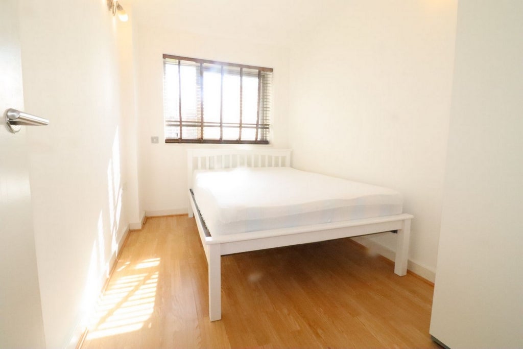 Room Globe Road in Greater London
