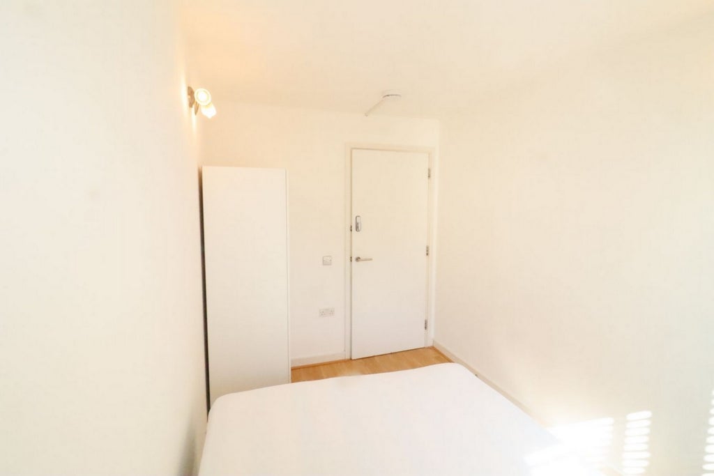 Room Globe Road in Greater London