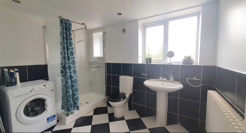 Room Cassell Road in Bristol
