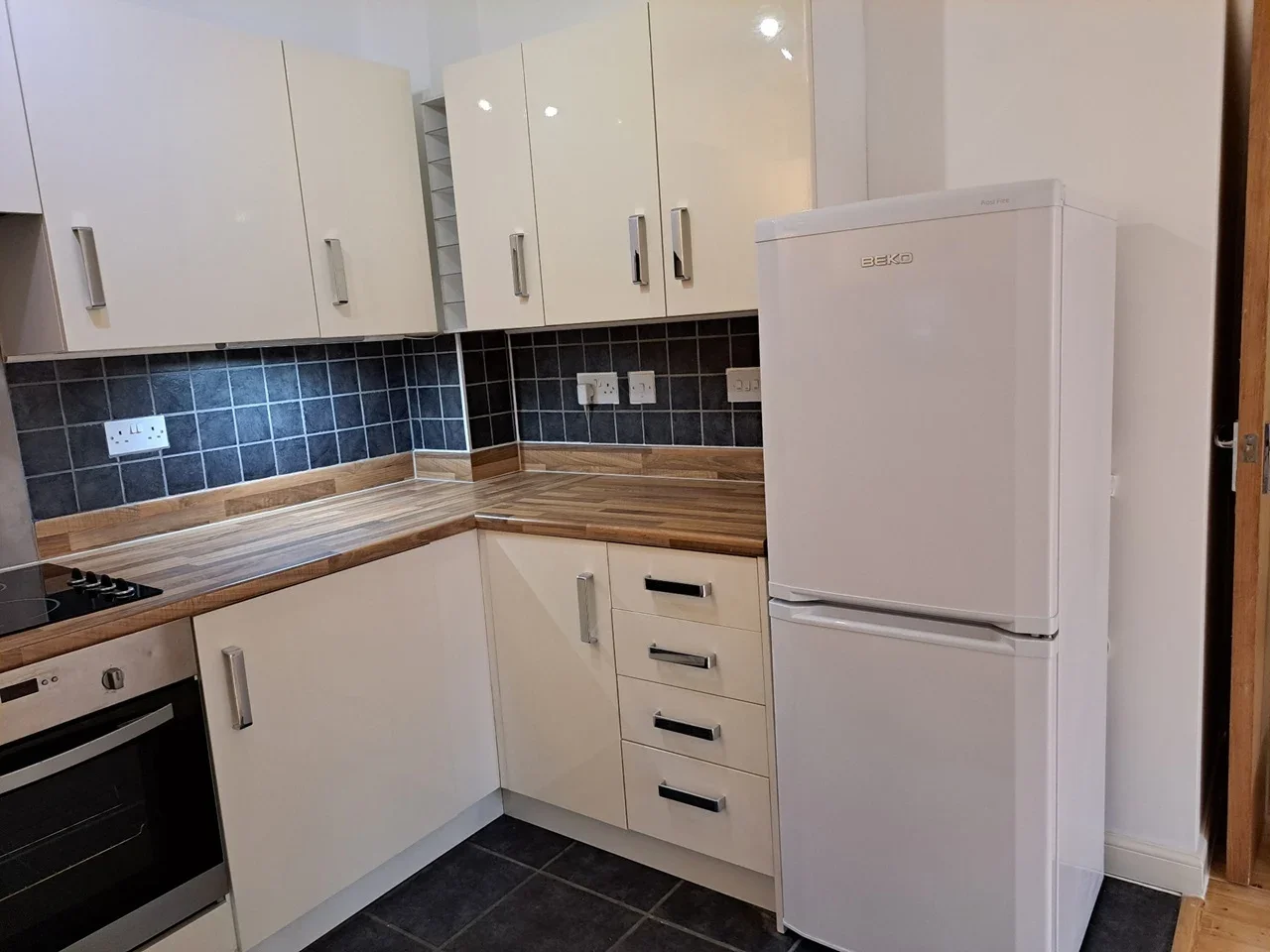 Flat Varcoe Gardens in Greater London