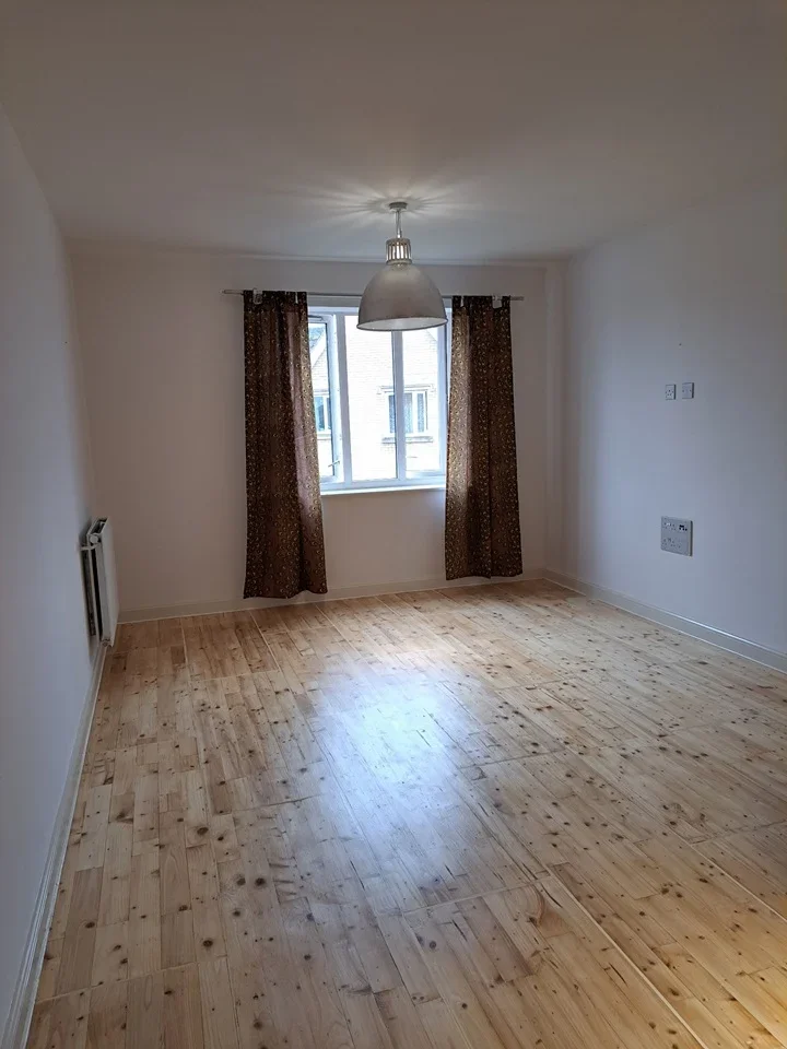 Flat Varcoe Gardens in Greater London