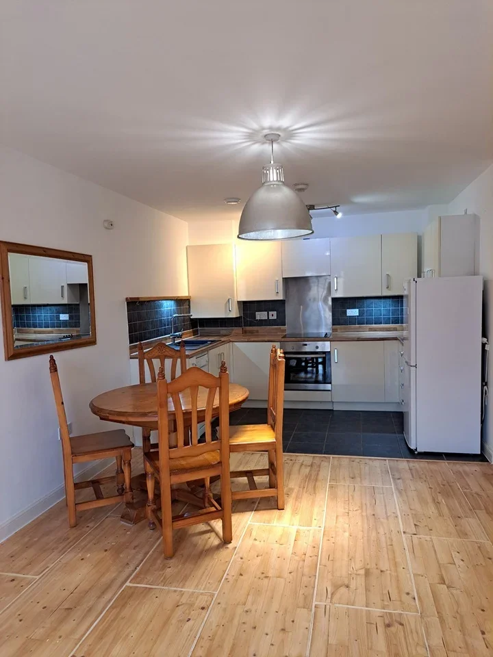 Flat Varcoe Gardens in Greater London
