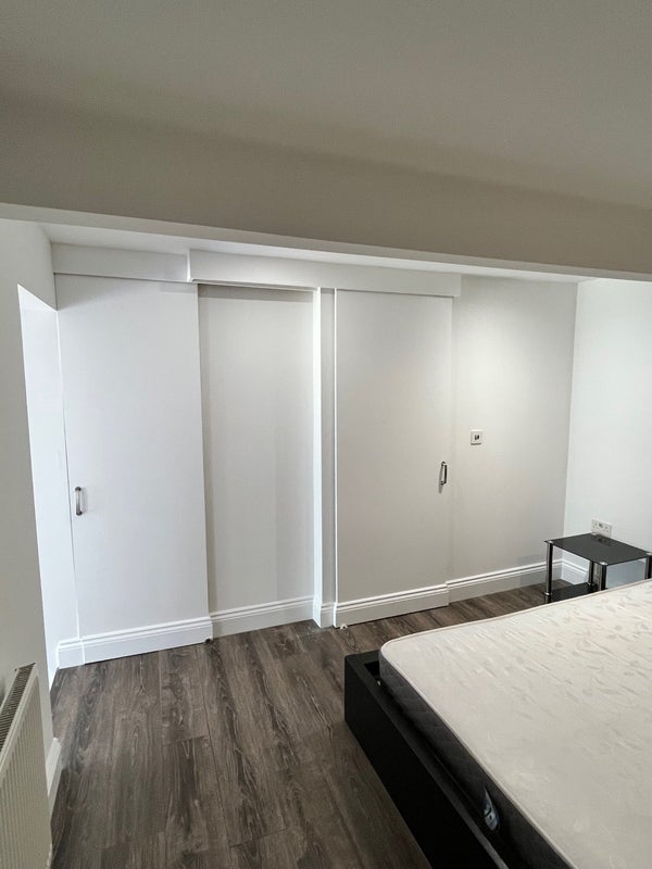 Flat Farningham Road in Caterham