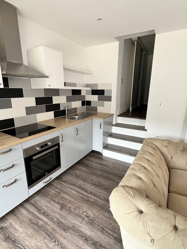 Flat Farningham Road in Caterham