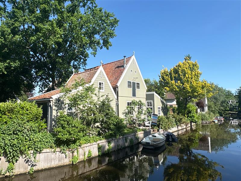 Roomeinde 32 in Broek in Waterland