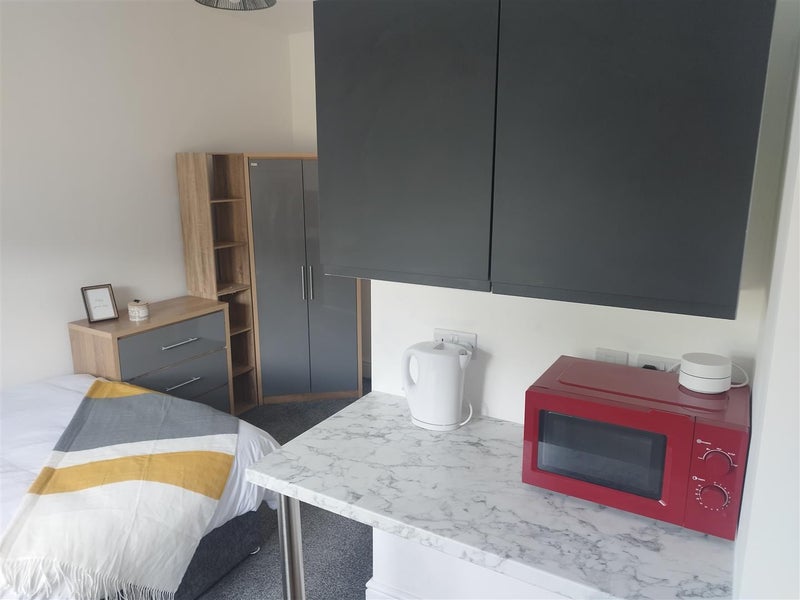 Room Samuel Brunts Way in Mansfield Woodhouse