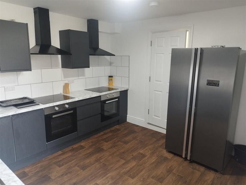 Room Samuel Brunts Way in Mansfield Woodhouse