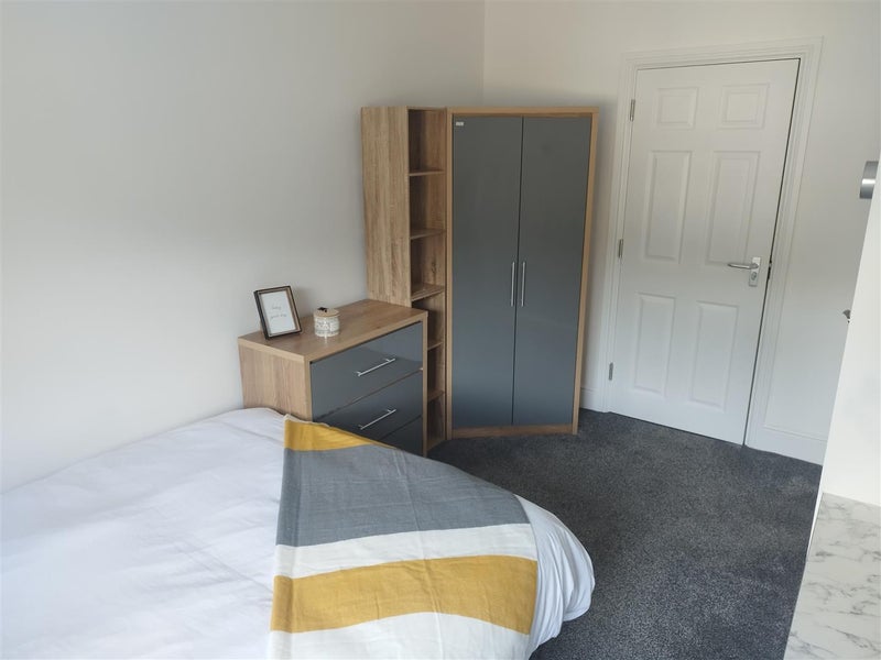 Room Samuel Brunts Way in Mansfield Woodhouse