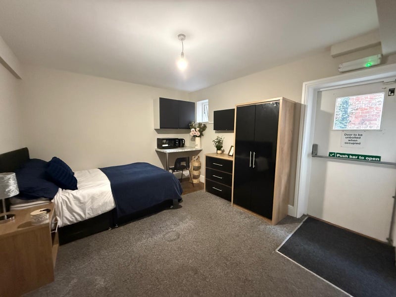 Room Samuel Brunts Way in Mansfield Woodhouse