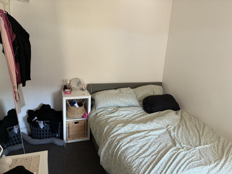 Room Blenheim Road in Greater London