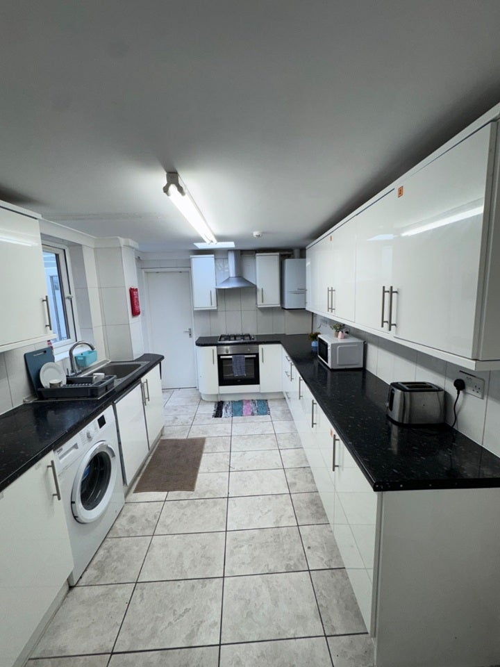 Room Morley Road in Greater London