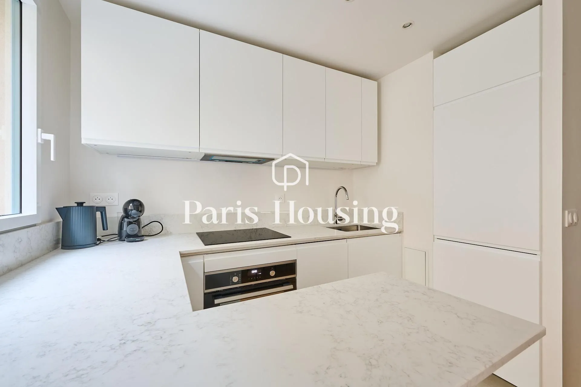 Flat Rue Carrier-Belleuse in Paris