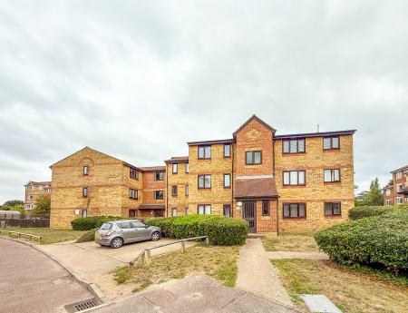 Flat Pioneer Way in Watford